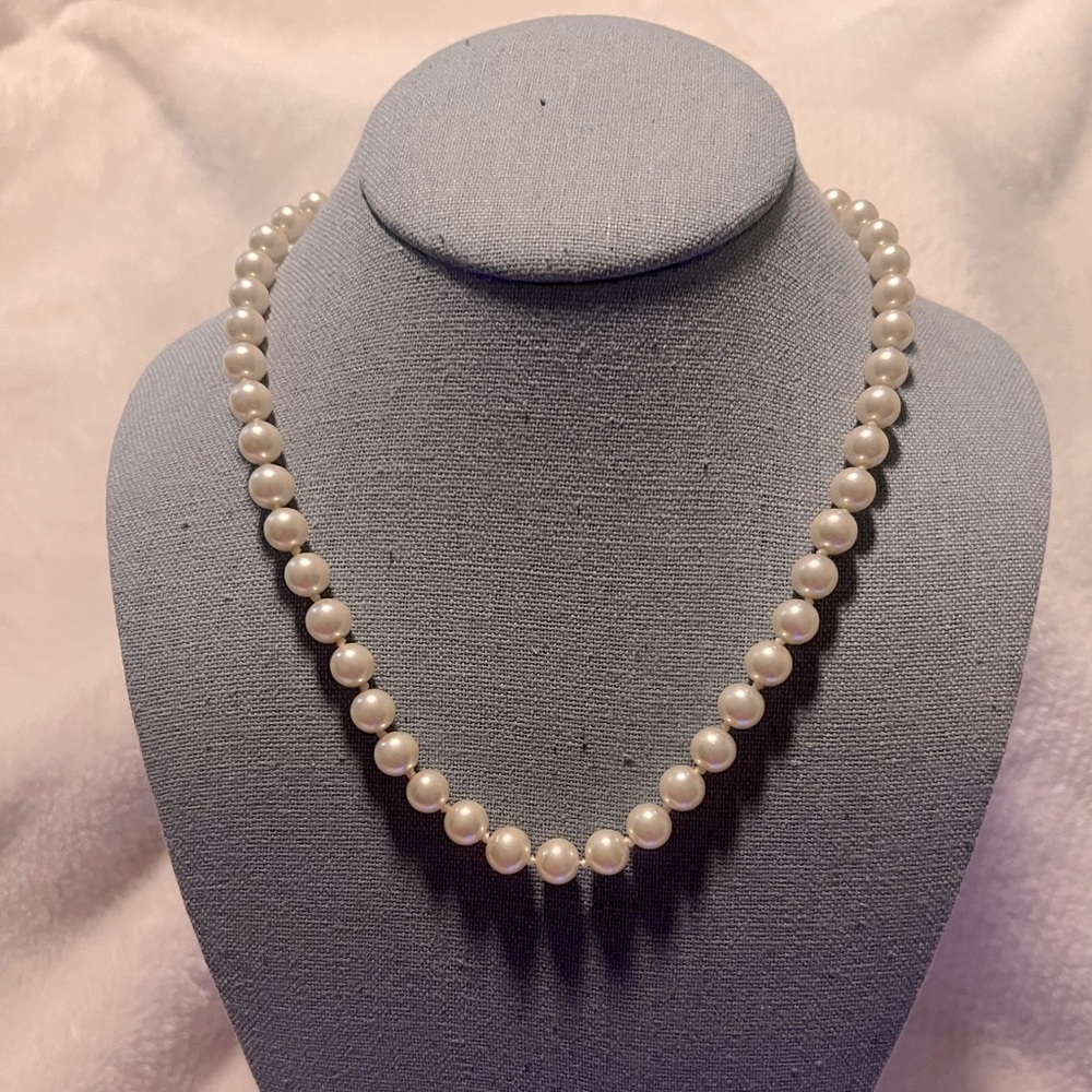 Large Vintage 8mm Simulated Glass Pearls - Picture 1 of 6